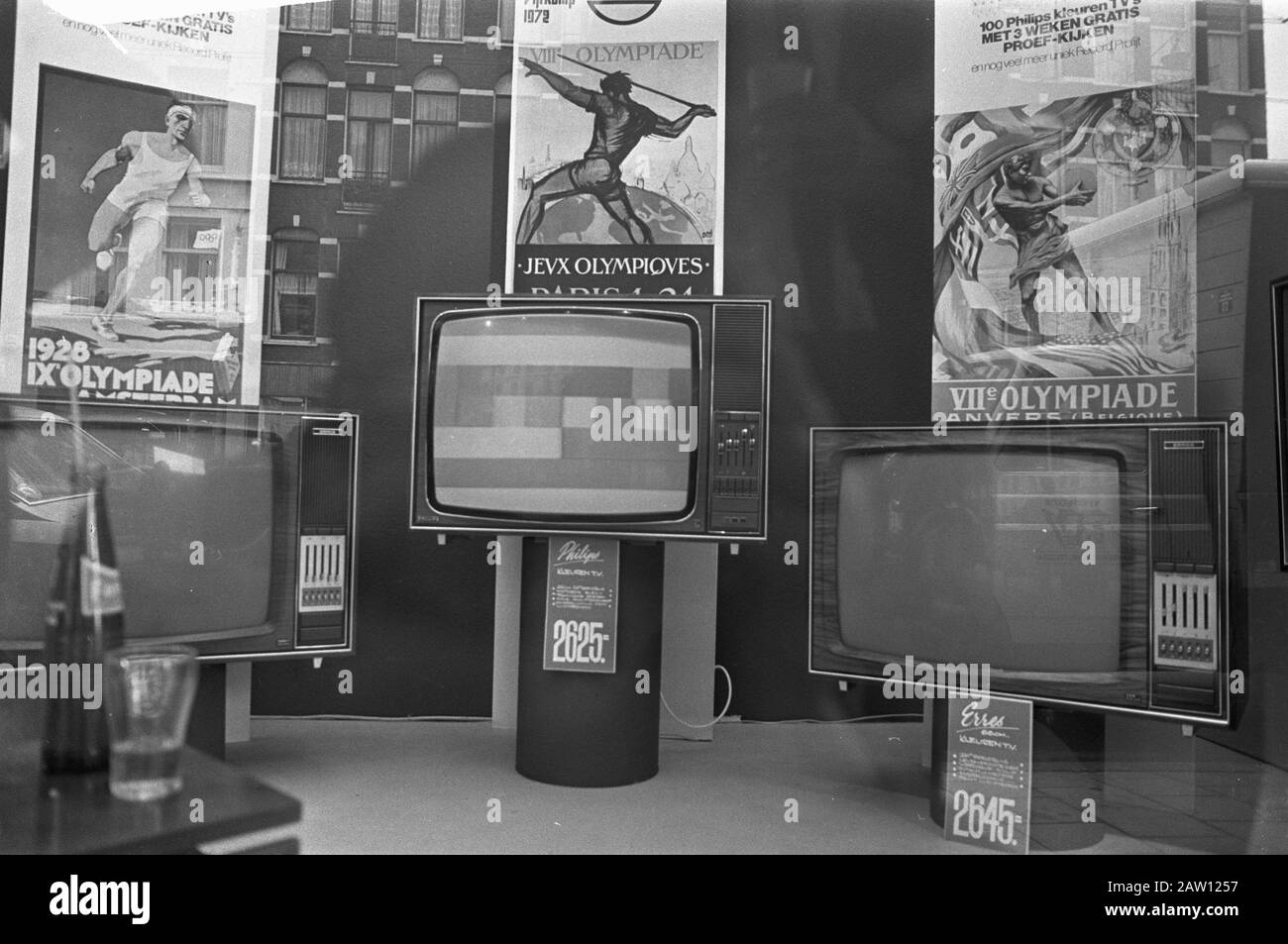 Farbfernseher im Schaufenster Datum: 3. August 1972 Schlagwörter: Windows, Fernseher Stockfoto