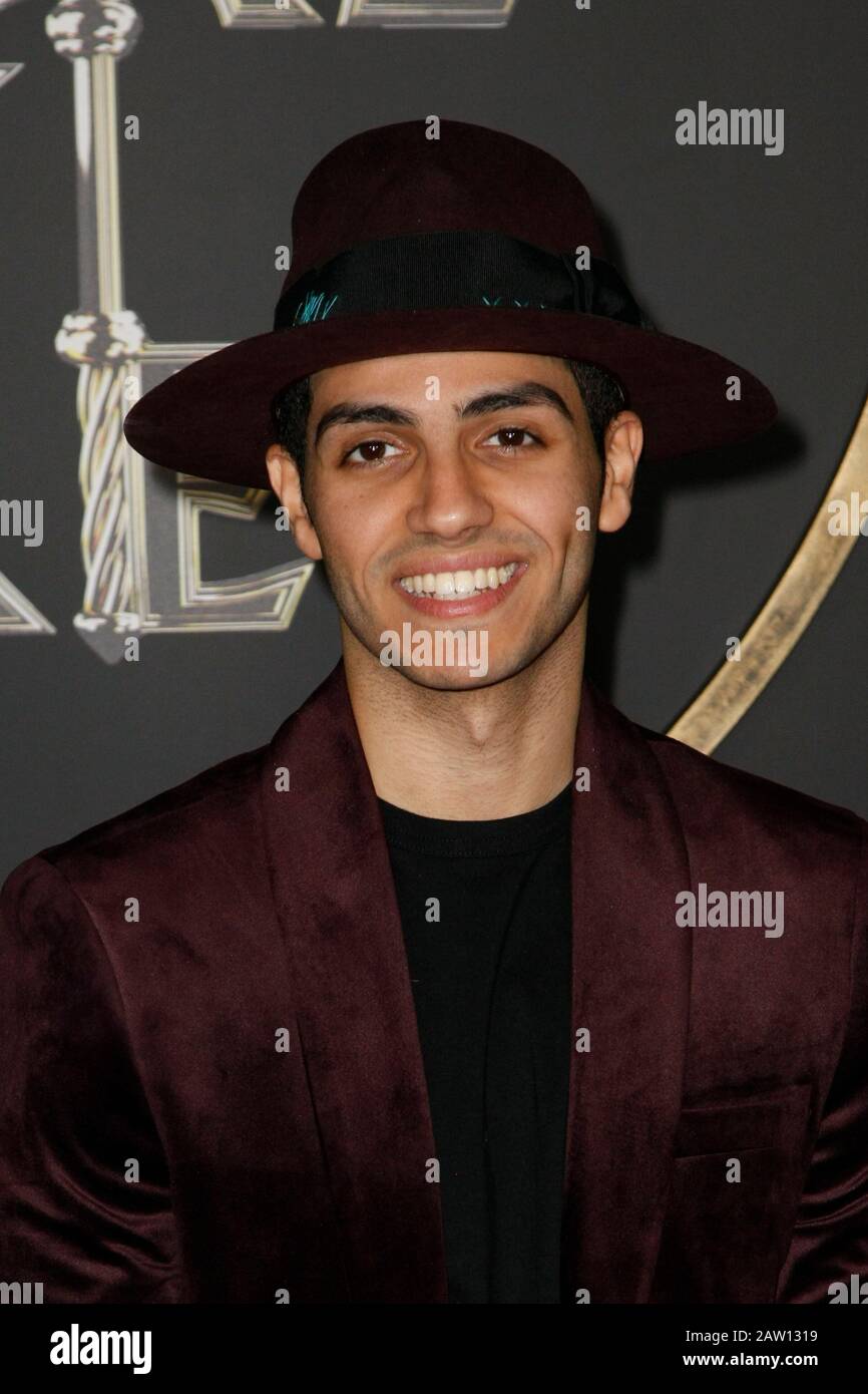 Hollywood, Kalifornien, USA. Februar 2020. MENA Massoud besucht am 05. Februar 2020 im ägyptischen Theater in Hollywood, Kalifornien, den "Locke & Key"-Bilderruf der Serie "Locke & Key" von Netflix. Foto: Crash/imageSPACE/MediaPunch Credit: MediaPunch Inc/Alamy Live News Stockfoto