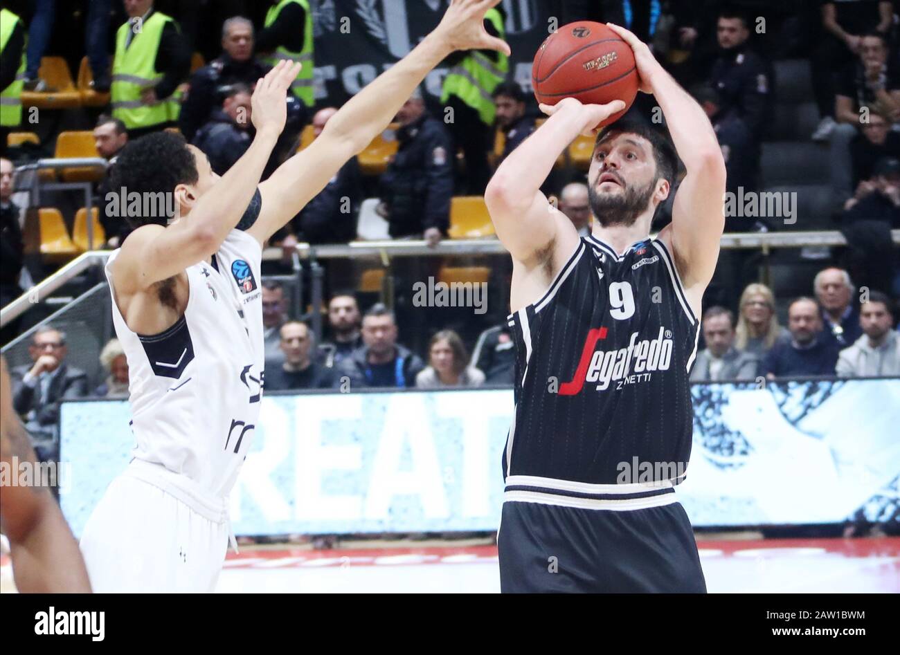 Bologna, Italien. Februar 2020. Stefan markovic (Virtus segafredo bologna) während Segaftedo Virtus Bologna vs. Partizan Nis Belgrado, Basketball EuroCup Championship in Bologna, Italien, 5. Februar 2020 Credit: Independent Photo Agency/Alamy Live News Stockfoto