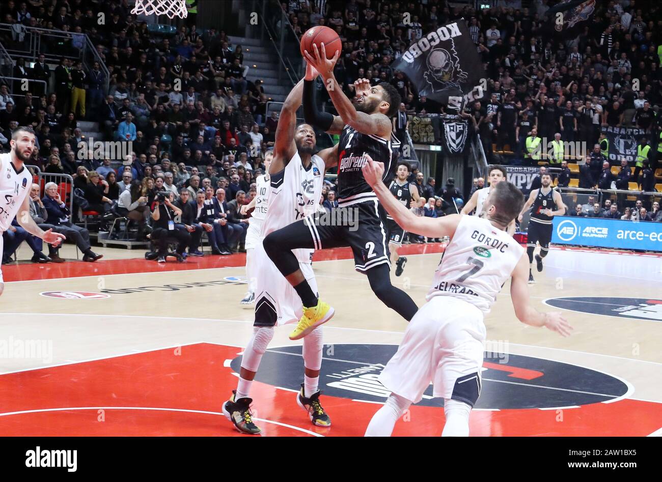 Bologna, Italien. Februar 2020. Devyn Marmor (Virtus segafredo bologna) während Segaftedo Virtus Bologna vs. Partizan Nis Belgrado, Basketball EuroCup Championship in Bologna, Italien, 5. Februar 2020 Credit: Independent Photo Agency/Alamy Live News Stockfoto