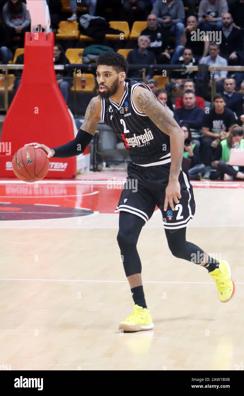 Bologna, Italien. Februar 2020. Devyn Marmor (Virtus segafredo bologna) während Segaftedo Virtus Bologna vs. Partizan Nis Belgrado, Basketball EuroCup Championship in Bologna, Italien, 5. Februar 2020 Credit: Independent Photo Agency/Alamy Live News Stockfoto