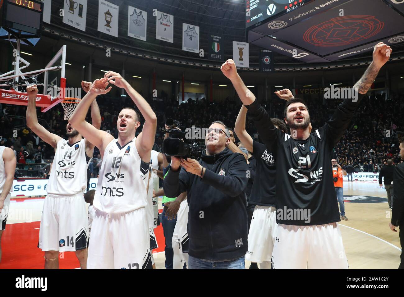Bologna, Italien. Februar 2020. Das Glück von partizan belgrado al Termine von Partita vinta 84-82 über Virtus segafredo bologna während Segaftedo Virtus Bologna vs. Partizan Nis Belgrado, Basketball EuroCup Championship in Bologna, Italien, 5. Februar 2020 Kredit: Unabhängige Fotoagentur/Alamy Live News Stockfoto