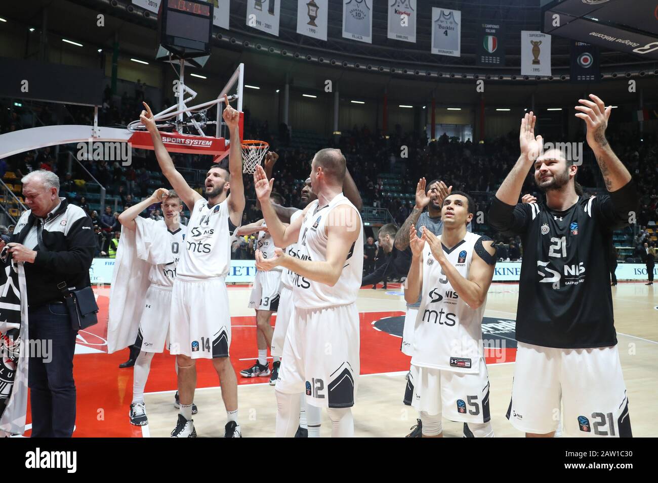 Bologna, Italien. Februar 2020. Das Glück von partizan belgrado al Termine von Partita vinta 84-82 über Virtus segafredo bologna während Segaftedo Virtus Bologna vs. Partizan Nis Belgrado, Basketball EuroCup Championship in Bologna, Italien, 5. Februar 2020 Kredit: Unabhängige Fotoagentur/Alamy Live News Stockfoto