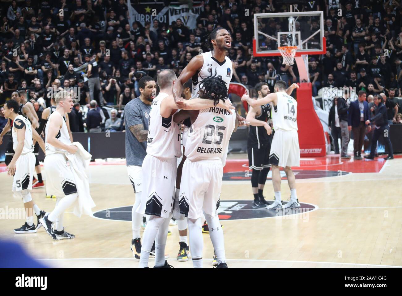 Bologna, Italien. Februar 2020. Das Glück von partizan belgrado al Termine von Partita vinta 84-82 über Virtus segafredo bologna während Segaftedo Virtus Bologna vs. Partizan Nis Belgrado, Basketball EuroCup Championship in Bologna, Italien, 5. Februar 2020 Kredit: Unabhängige Fotoagentur/Alamy Live News Stockfoto