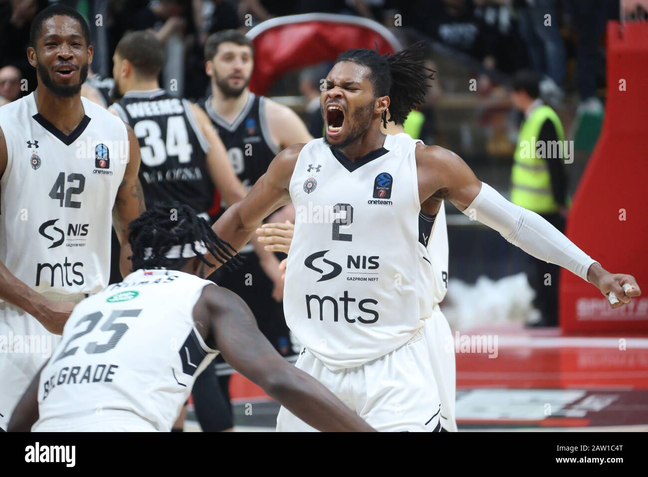 Bologna, Italien. Februar 2020. Das Glück von partizan belgrado al Termine von Partita vinta 84-82 über Virtus segafredo bologna während Segaftedo Virtus Bologna vs. Partizan Nis Belgrado, Basketball EuroCup Championship in Bologna, Italien, 5. Februar 2020 Kredit: Unabhängige Fotoagentur/Alamy Live News Stockfoto