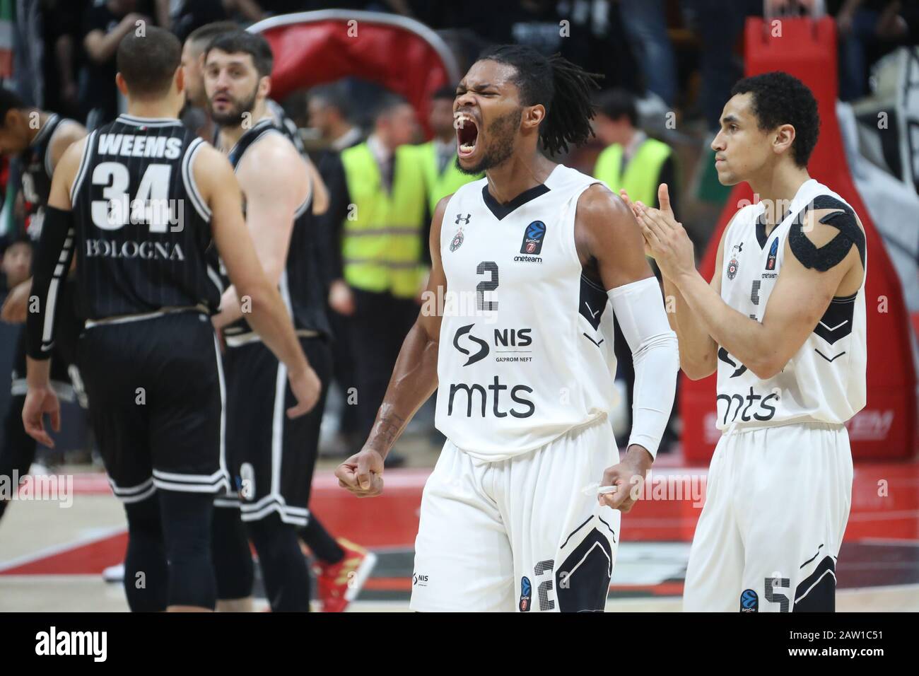 Bologna, Italien. Februar 2020. Das Glück von partizan belgrado al Termine von Partita vinta 84-82 über Virtus segafredo bologna während Segaftedo Virtus Bologna vs. Partizan Nis Belgrado, Basketball EuroCup Championship in Bologna, Italien, 5. Februar 2020 Kredit: Unabhängige Fotoagentur/Alamy Live News Stockfoto