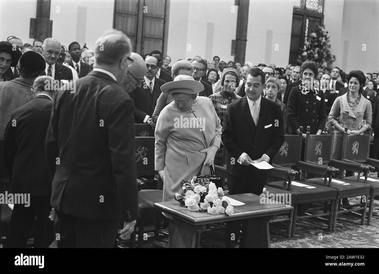 Königin Juliana eröffnet die Ritterkonferenz der Parlamentarischen Union Königin Juliana findet statt Datum: 1. Oktober 1970 Ort: Den Haag, Südholland Schlüsselwörter: Konferenzen, Königinnen, Eröffnungen Personenname: Juliana, Königin Institution Name: Ritter Stockfoto