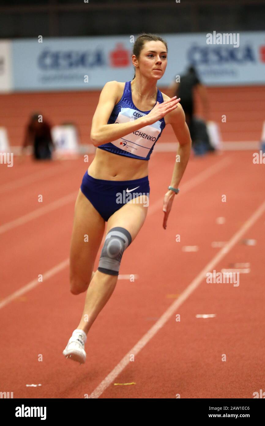 Ostrava, Tschechien. Februar 2020. Die ukrainische Athletin Yuliya Chumachenko tritt beim jährlichen Leichtathletik-Hallenwettbewerb Gala 2020 in der Tschechischen Halle am 5. Februar 2020 in Ostrava, Tschechien, im Stabhochsprung Der Frauen an. Kredit: Petr Sznapka/CTK Foto/Alamy Live News Stockfoto