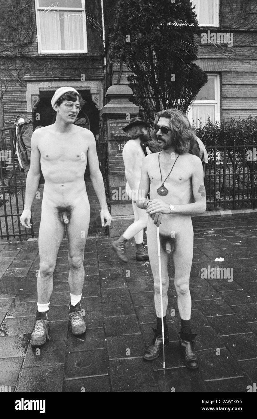 Mission Telegraph; amerikanische Militärkleidung komplett außerhalb des US-Konsulats, Amsterdam Datum: 8. Januar 1971 Ort: Amsterdam, Noord-Holland Schlüsselwörter: Soldaten Stockfoto