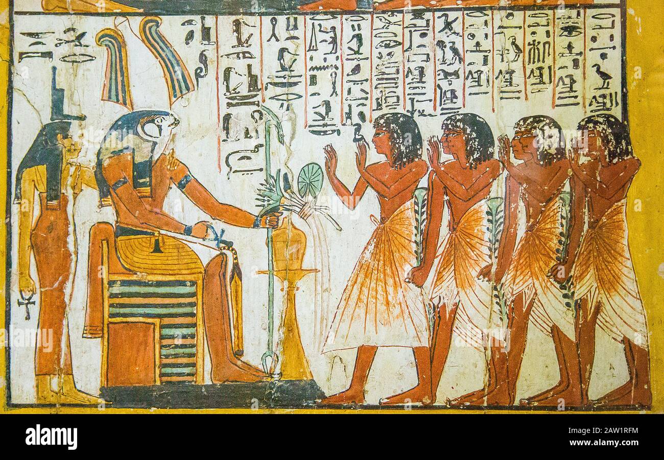 Ägypten, Kairo, Ägyptisches Museum, aus dem Grab von Sennedjem, Deir el Medina: Türverkleidung (Verso), Bodenregister, Sennedjem Familie verehrt Götter. Stockfoto