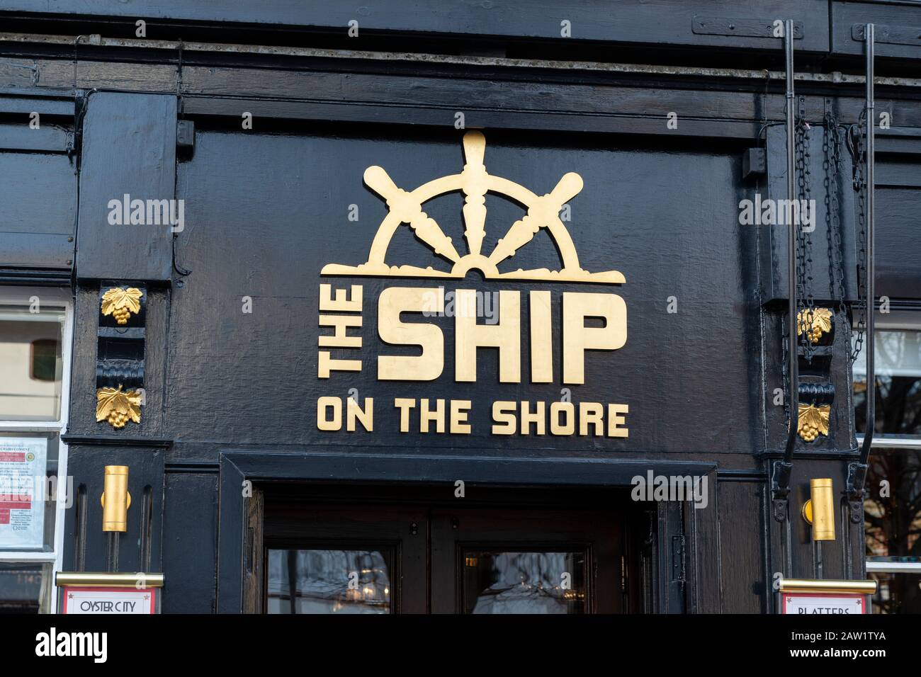 Das Schiff an der Shore Seafood Bar am Ufer in Leith, Edinburgh, Schottland, Großbritannien Stockfoto