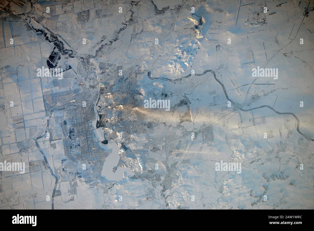 Magnitogorsk, RUSSLAND - 15. Dezember 2016 - Die Industriestadt Magnitogorsk in Russland, wie von einem ISS-Astronauten fotografiert Stockfoto