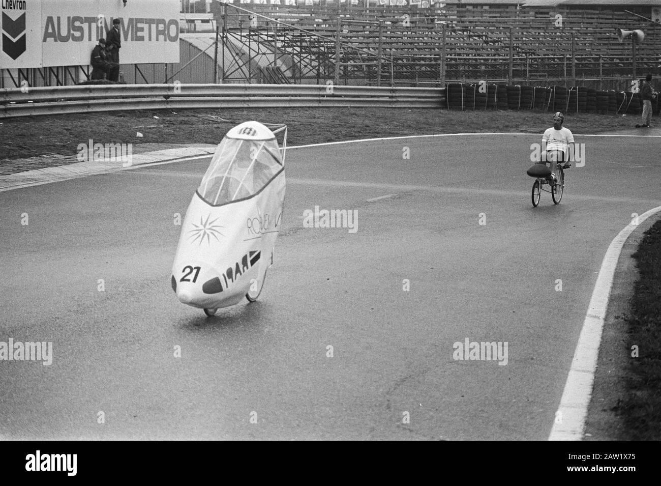 Wettbewerbs-Liegeräder auf Zandvoort Circuit Covered Recumbent Datum: 18. September 1983 Ort: Nordholland, Zandvoort Keywords: Fahrräder, Rennen Stockfoto