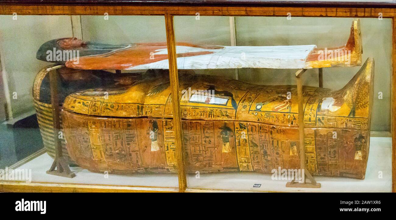 Ägypten, Kairo, Ägyptisches Museum, aus dem Grab von Sennedjem, Deir el Medina: Mumiformsarg und Mumienbrett von Sennedjem. Stockfoto