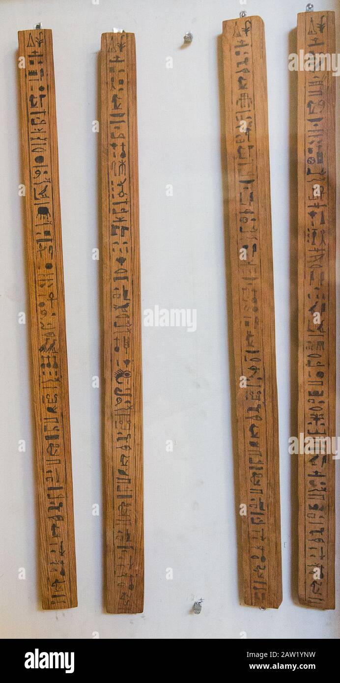 Ägypten, Kairo, Ägyptisches Museum, Holzwerkzeuge, die Sennefer gehören und in einer Grube in Deir el Medina gefunden wurden. Stockfoto