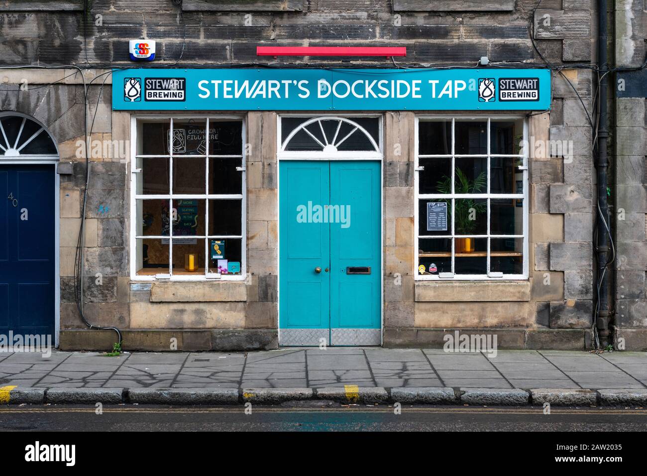 Stewarts Dockside Tap in der Bernard Street in Leith, Edinburgh, Schottland, Großbritannien Stockfoto