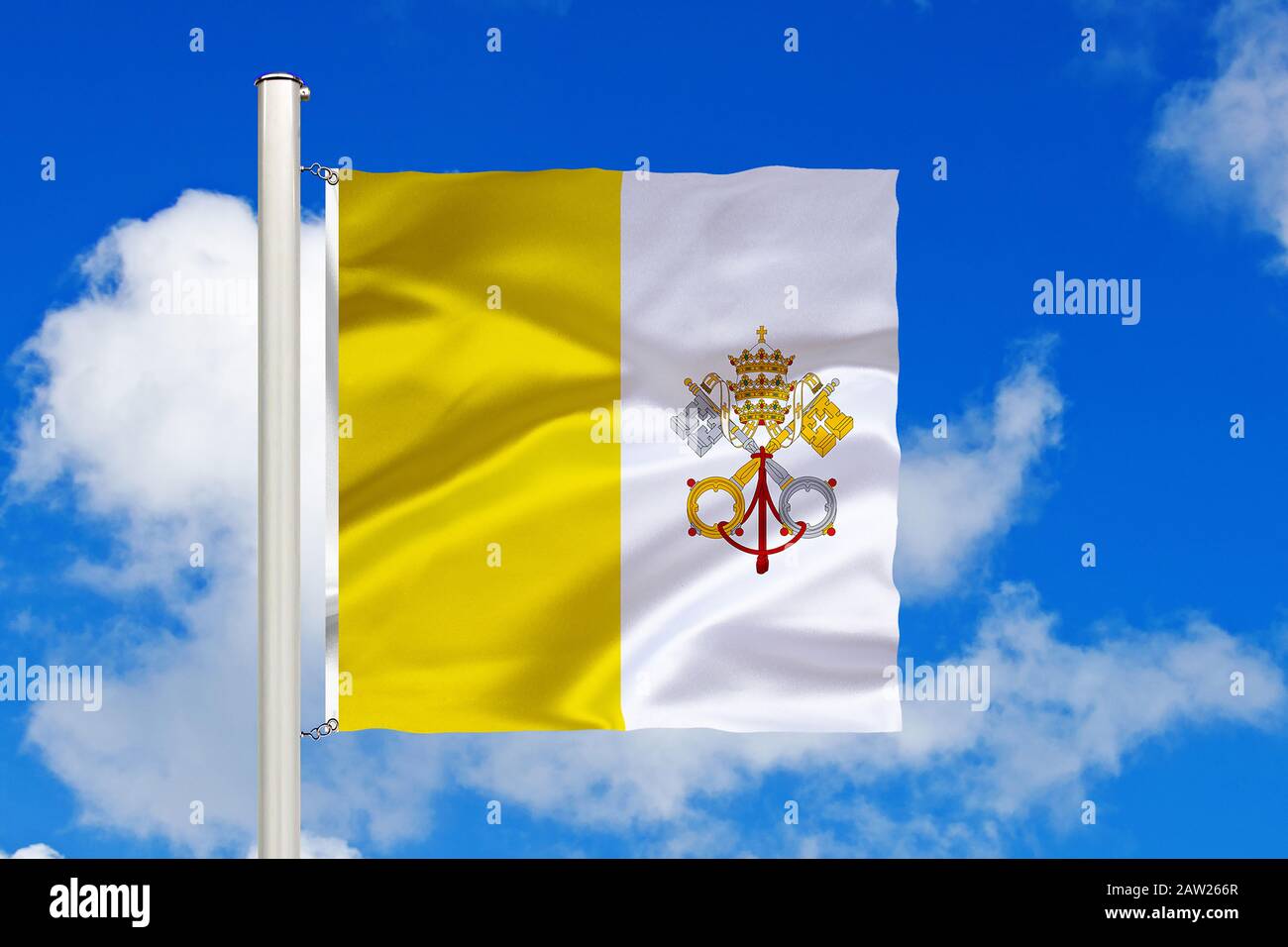 Flagge des Vatikans vor dem blauen bewölkten Himmel, Vatikanstadt Stockfoto