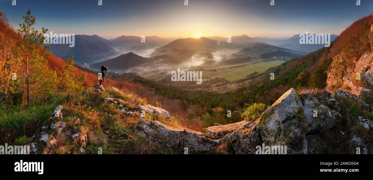 Bergpanorama zur Herbstzeit in der Slowakei - Gipfel Sokol Stockfoto