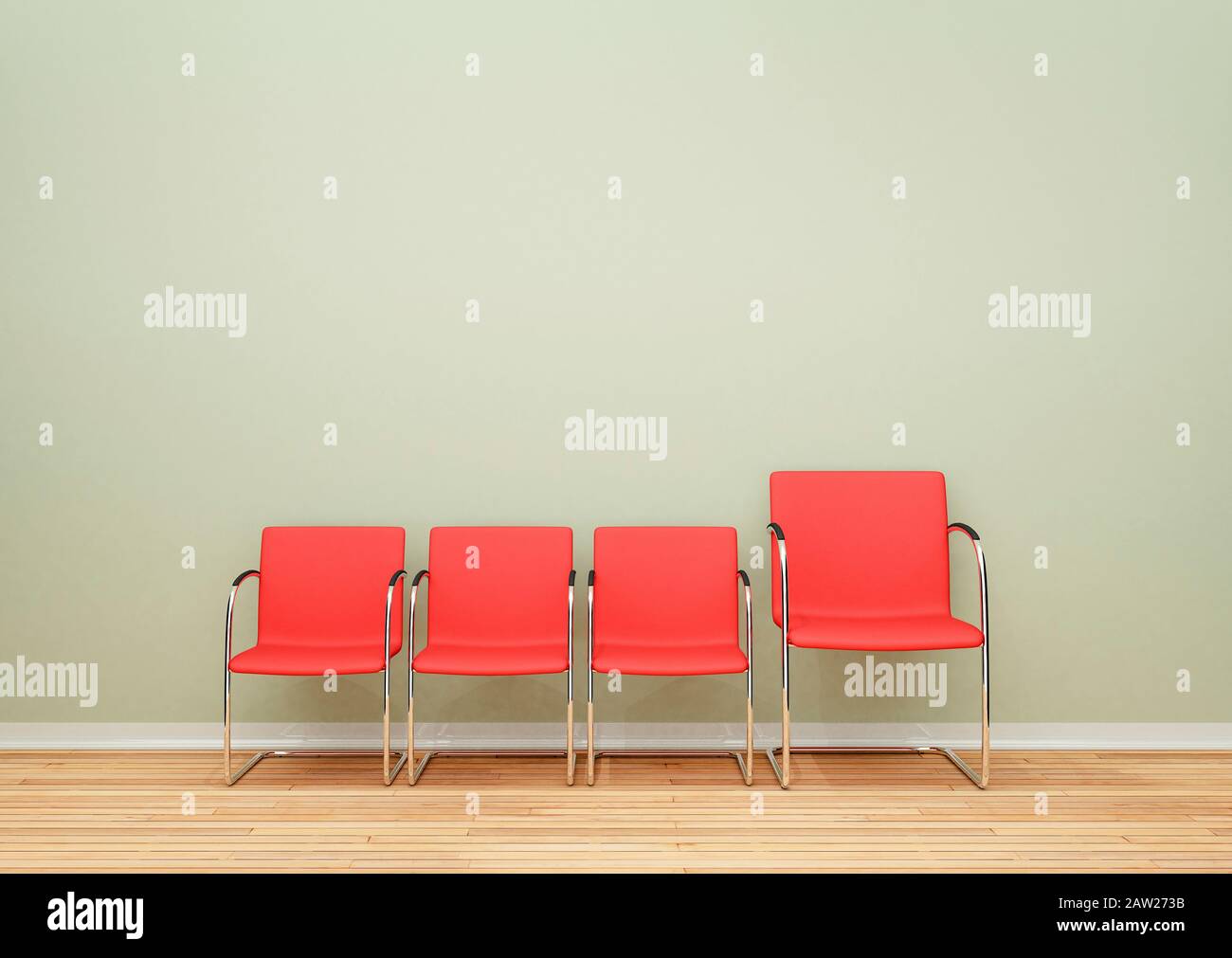 Drei kleinere Stühle und ein größerer Stuhl in einer Reihe in einem leeren Raum, Differenzkonzept Stockfoto
