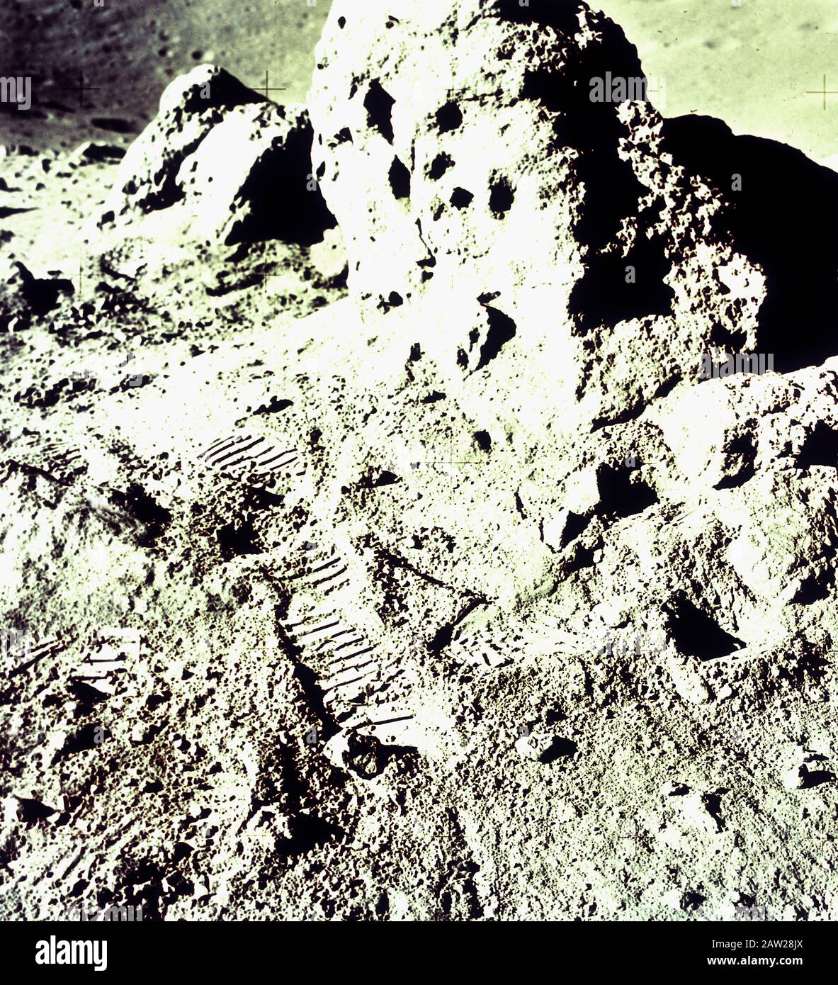 Fußabdrücke auf Mondgesteinen nach der Landung auf dem Mond von apollo 15, Juli 1971 Stockfoto