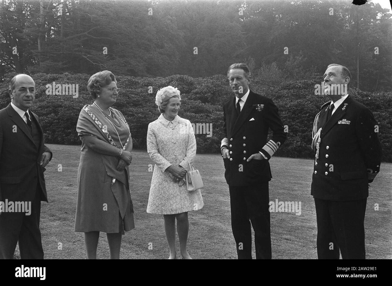 Königin Juliana empfängt Admiral Sir William O'Brien (Vorsitzender der Marine des englischen Kanalkommandos) bei Soestdijk Queen Juliana, mrs. O'Brien und Sir William O'Brien Datum: 13. Oktober 1970 Ort: Soestdijk Utrechter Schlüsselwörter: Admirale, Königinnen, Empfänge, Präsidenten Personenname: Brien, William O ', Juliana, Königin Stockfoto