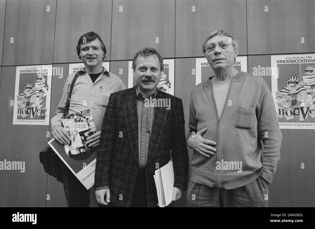 Pressekonferenz zum bevorstehenden Kinderbuch in Adam; vl Charles Eykman, Autor Kinderbuch veröffentlicht 1986, Willem Wilmink, gewann Goldstift 1986 USD/Datum: 22. September 1986 Ort: Amsterdam, Noord-Holland Schlüsselwörter: Kinder, Gewinner, Autoren Personenname: Charles Eykman, Wilmink, Willem Stockfoto