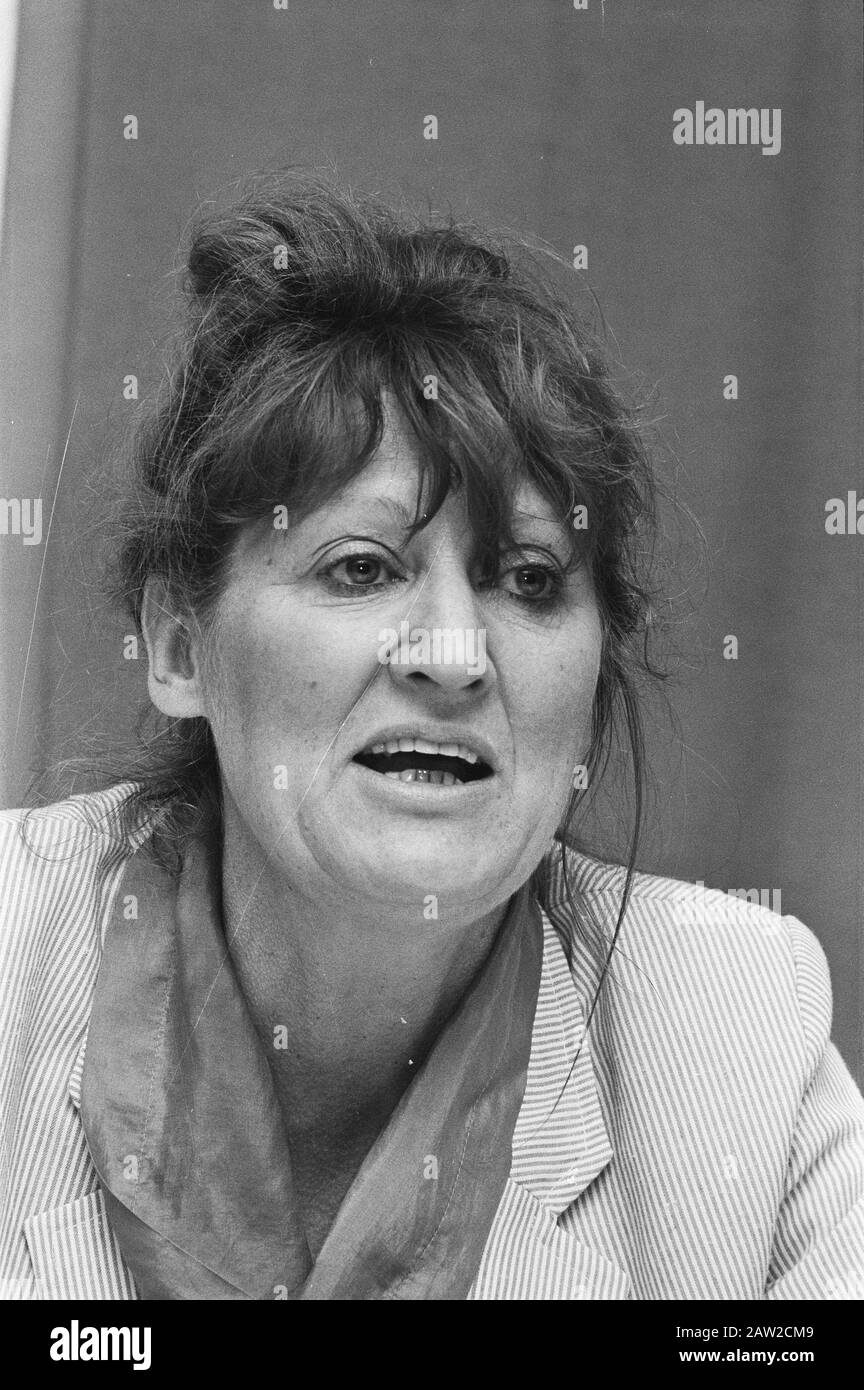 Pressekonferenz Hedy d'Ancona in Den Haag in Verbindung mit der Auflösung Gewalt gegen Frauen und Mädchen, Hauptdatum: 5. Juni 1986 Ort: Den Haag, Südholland Schlüsselwörter: Pressekonferenzen Personenname: Hedy d'Ancona Stockfoto