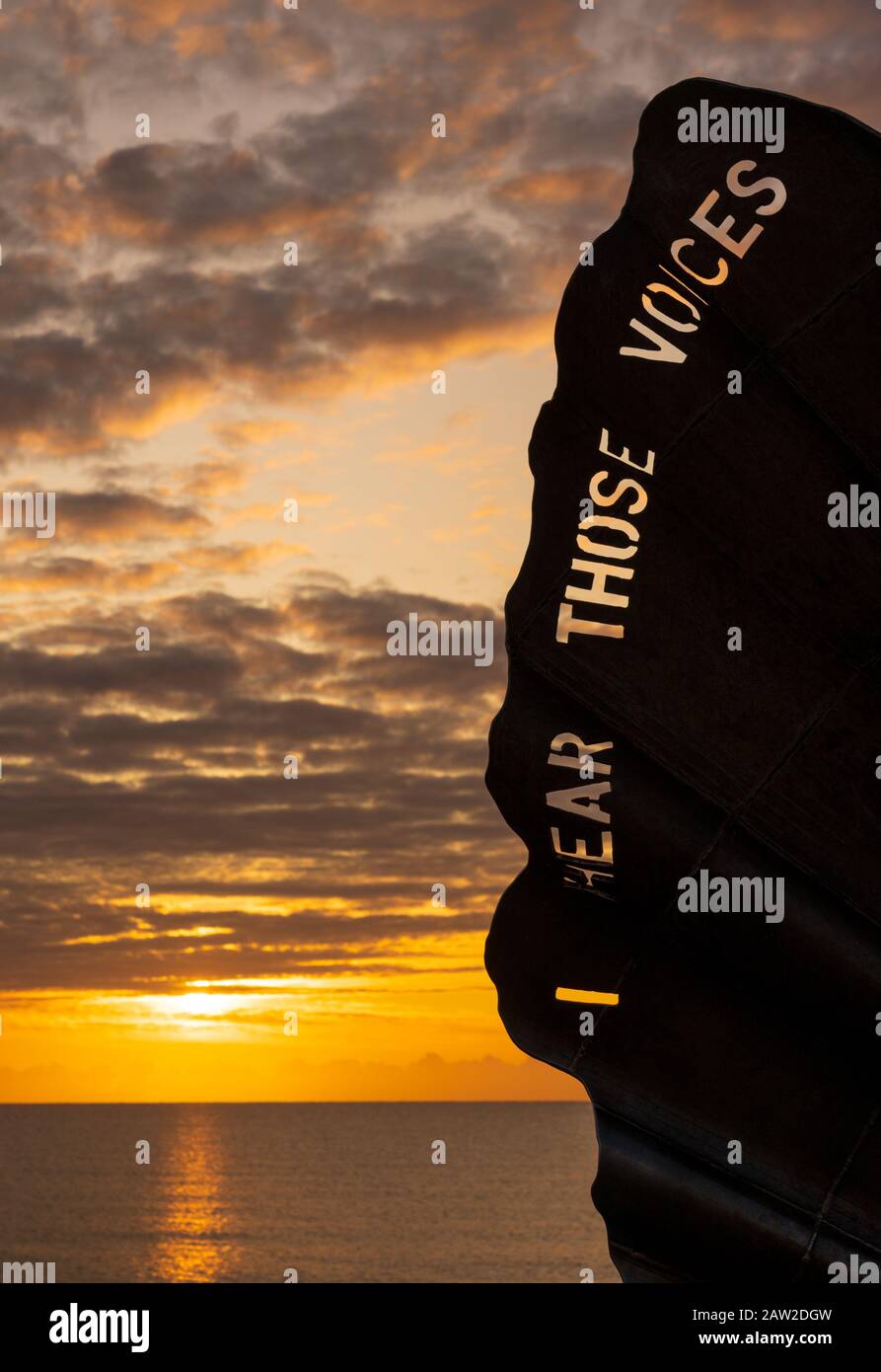 Sonnenaufgang am Scallop am Strand von Aldeburgh. Suffolk. VEREINIGTES KÖNIGREICH Stockfoto