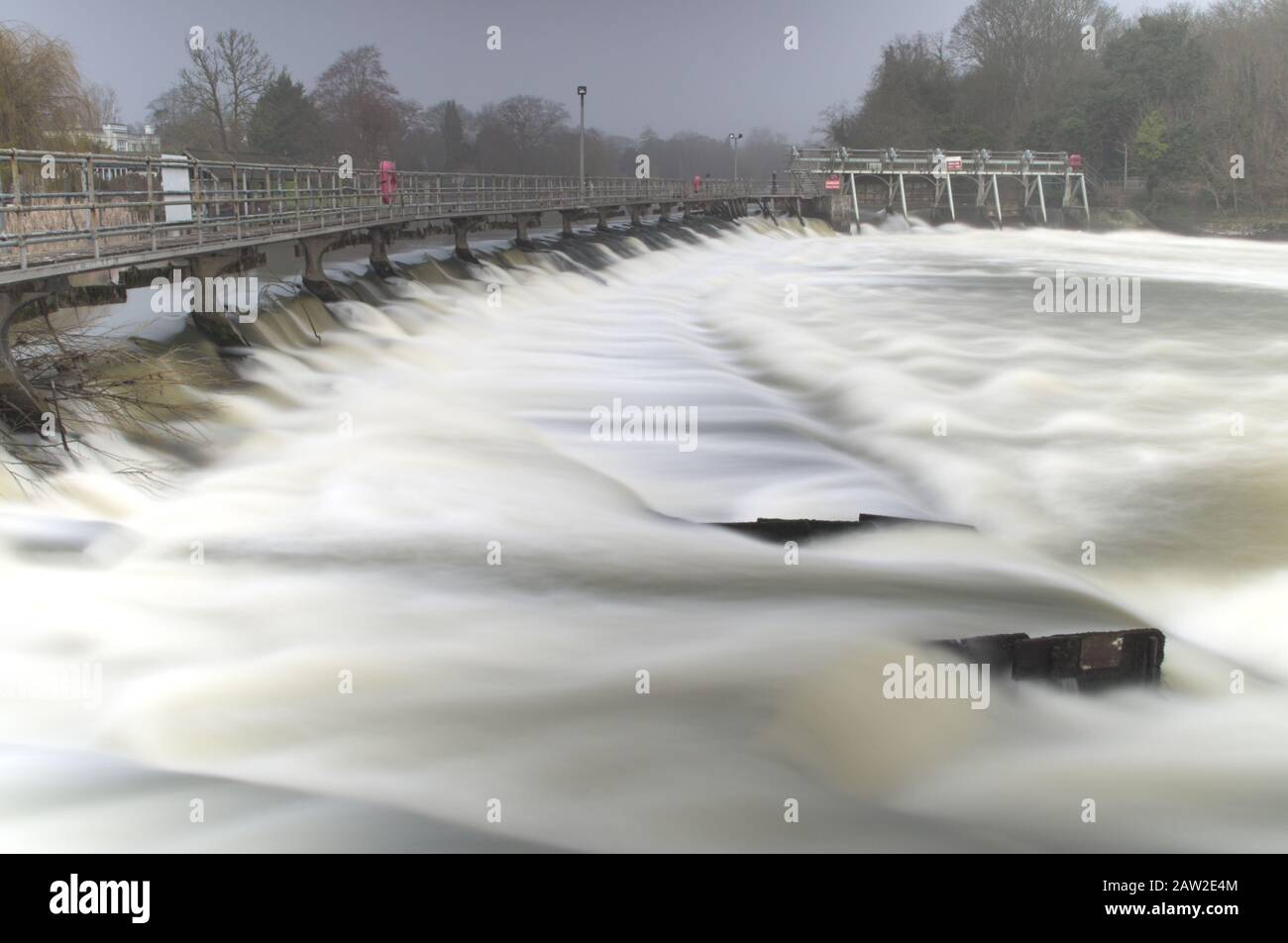 Boulter's Weir an der Themse, Maidenhead Stockfoto