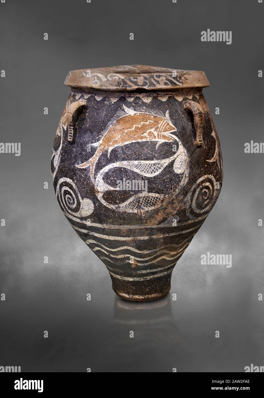 Minoan Kamares Ware jar mit natürlichen Fischdekorationen in einem Netz, Phaistos 1900-1700 v. Chr.; Archäologisches Museum Heraklion, grauer Hintergrund. Dieser Topf Stockfoto