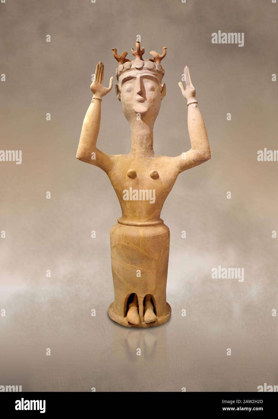 Minoische Statue der postpalastartigen Terracotta-Göttinnen mit erhobenen Armen und Vogelkrone, Karphi Sanctuary 1200-1100 v. Chr., Archäologisches Museum Heraklion. Die Stockfoto
