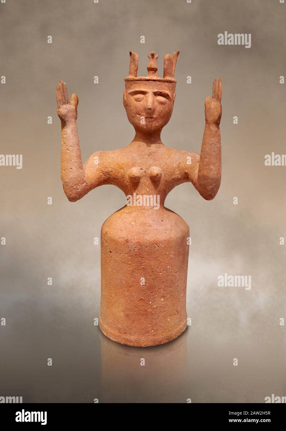 Minoische Statue der postpalastartigen Terracotta-Göttin mit erhobenen Armen, Karphi Sanctuary 1200-1100 v. Chr., Archäologisches Museum Heraklion. Die Göttinnen sind es Stockfoto