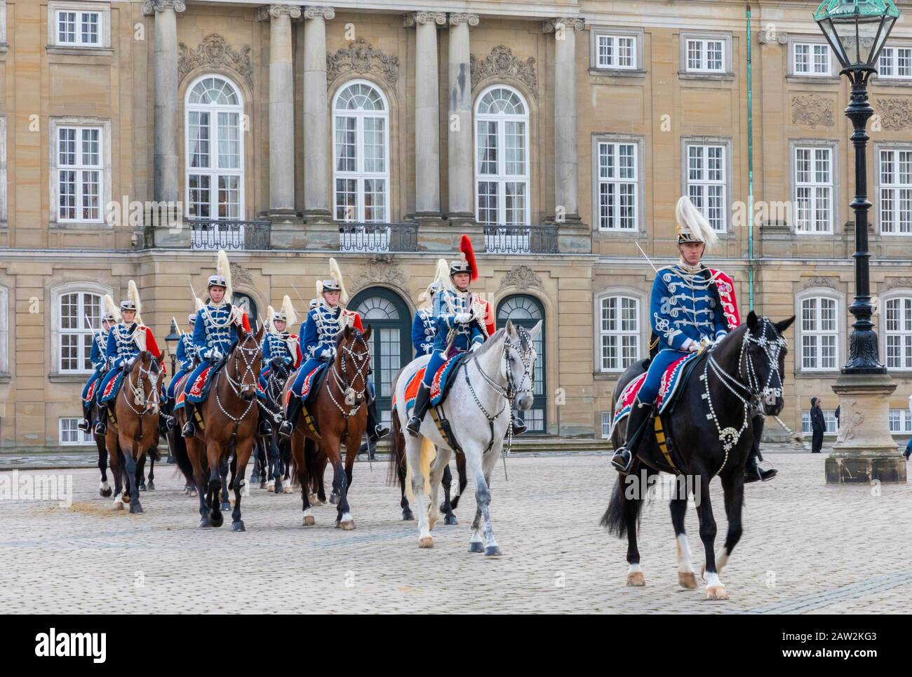 Wachen auf Horseback, Wachwechsel, Schloss Amalienborg, Kopenhagen, Dänemark Stockfoto