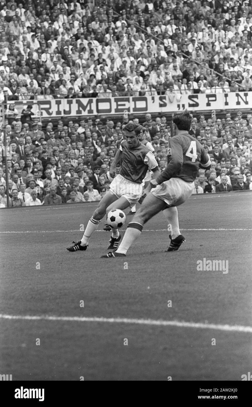 Feyenoord AZ '67, 2-0 Kindvall in Aktion Datum: 8. September 1968 Ort: Rotterdam, South Holland Schlüsselwörter: Fußball Personenname: Kindvall, Ove Stockfoto