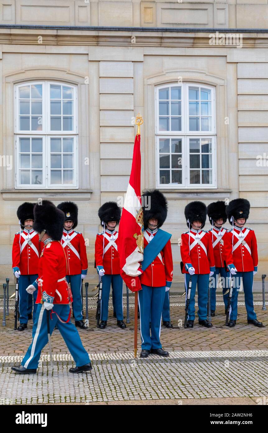 Ändern der Wache, Amalienborg Palast, Kopenhagen, Dänemark Stockfoto
