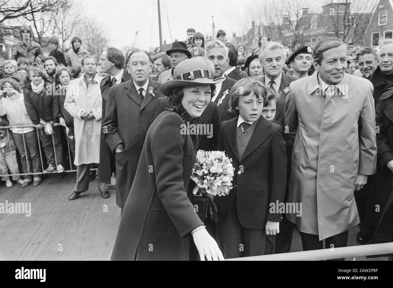 Königin, königliche Familie in Zuidlaren. 12 Beatrix und Johan Friso, 13:14 Beatrix, Johan Friso Constantine und Claus Zuidlaren Datum: 30. April 1982 Ort: Drenthe, Zuidlaren Schlüsselwörter: Königin Personenname: Beatrix, Prinzessin, Claus, Prinz Constantijn, Prinz Johan Friso, Prinz Stockfoto
