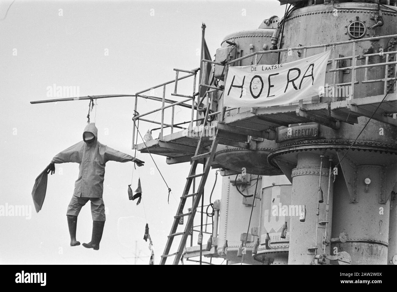 Pop and Banner to Last Metro Caisson Nieuwmarkt Datum: 10. Mai 1977 Schlagwörter: Banner Stockfoto