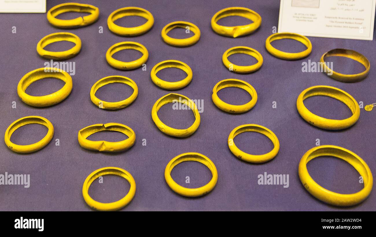 Ägypten, Kairo, Ägyptisches Museum, goldene Armbänder im Grabkomplex von Sekhemkhet, Dritte Dynastie, Saqqara. Stockfoto