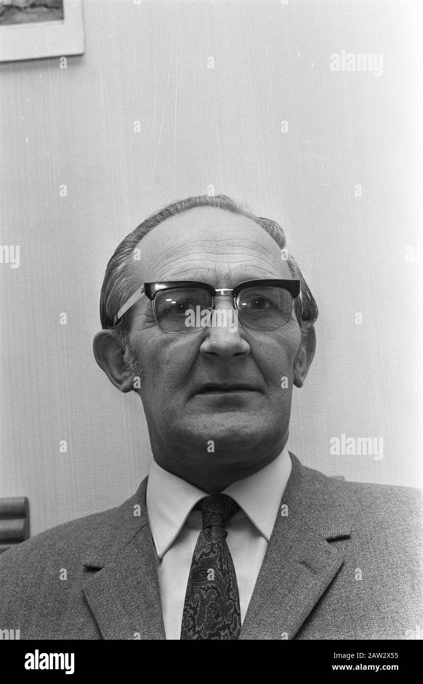 Porträt des Inspektors Steeneveld Datum: 10. April 1970 Stichwörter: Inspektoren, Porträts Personenname: Steinfeld, [.] Mieremet, Rob/Anefo Urheberrechtsinhaber: National Archives Materialtyp: Negative (schwarz/weiß) Archivinventarnummer: Siehe Zugriff 2.24.01.05 Stockfoto