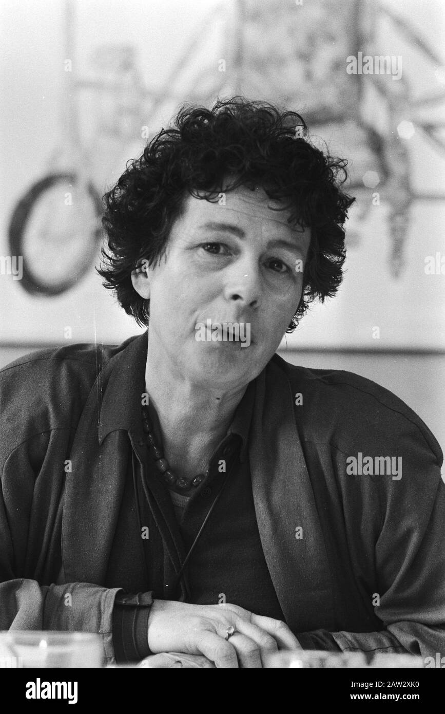 Pijkel Schröder, Vorsitzende des Rates für Jugendpolitik und der Roten Frauen in der Arbeiterpartei . Porträts, Frauen, Jugend, Schröder, M.G. Datum: 6. April 1983 Schlagwörter: Jugend, Porträts, Frauen-Person Name: Schröder, M.G.-Institutionenname: Tubantia Stockfoto