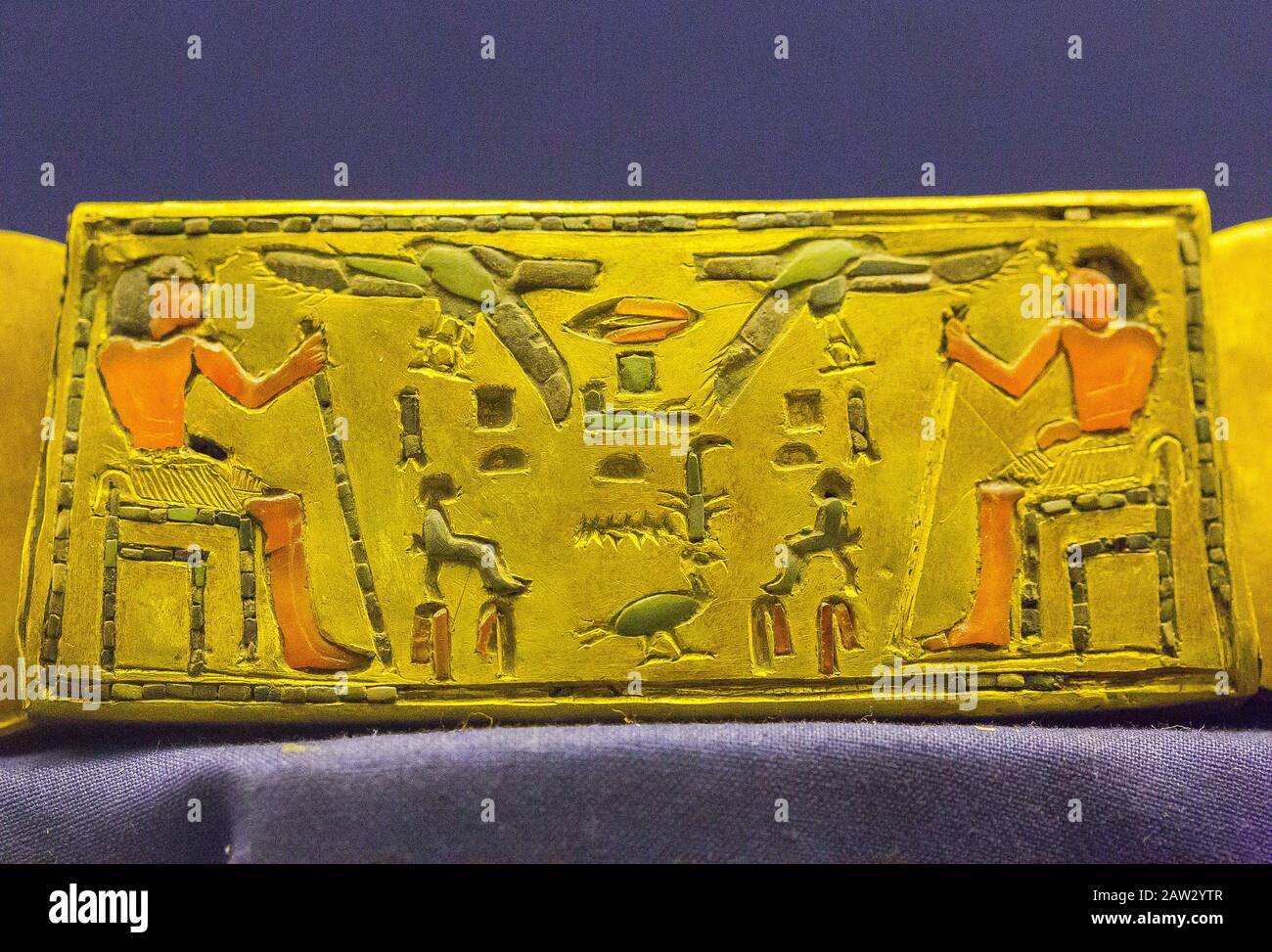 Ägypten, Kairo, Ägyptisches Museum, aus dem Grab der Ptahschepses, Saqqara: Buckle eines Gürtels. Ptahschepses war vielleicht ein Prinz. Er ist zweimal abgebildet. Stockfoto
