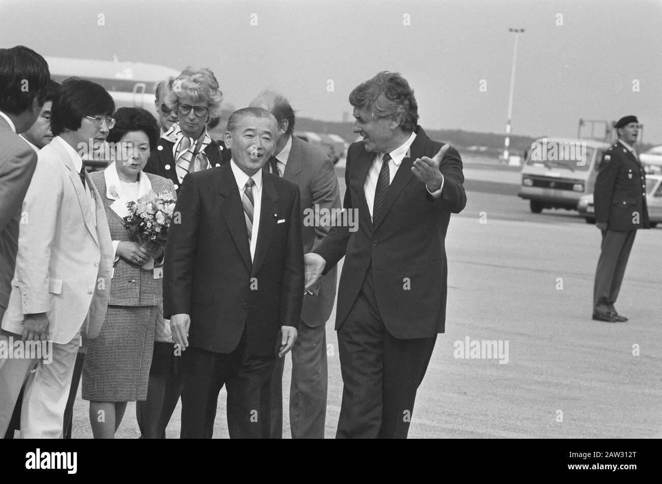 Premier Lubbers begrüßte den japanischen Premierminister Takeshita Schiphol Datum: 3. Juni 1988 Standort: Nordholland, Schiphol Personenname: Lubbers, Ruud, Premierminister Takeshita Stockfoto