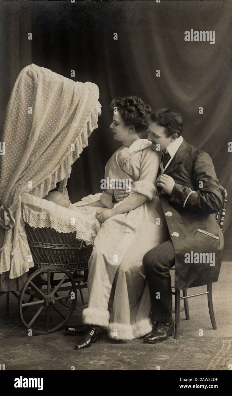 1905 Ca, FRANKREICH: Porträt der Familie. - FRANCIA - FAMIGLIA - figlio - figli - Ehemann - Frau - marito - Moglie - genitori - Eltern - Verwandte - Stockfoto