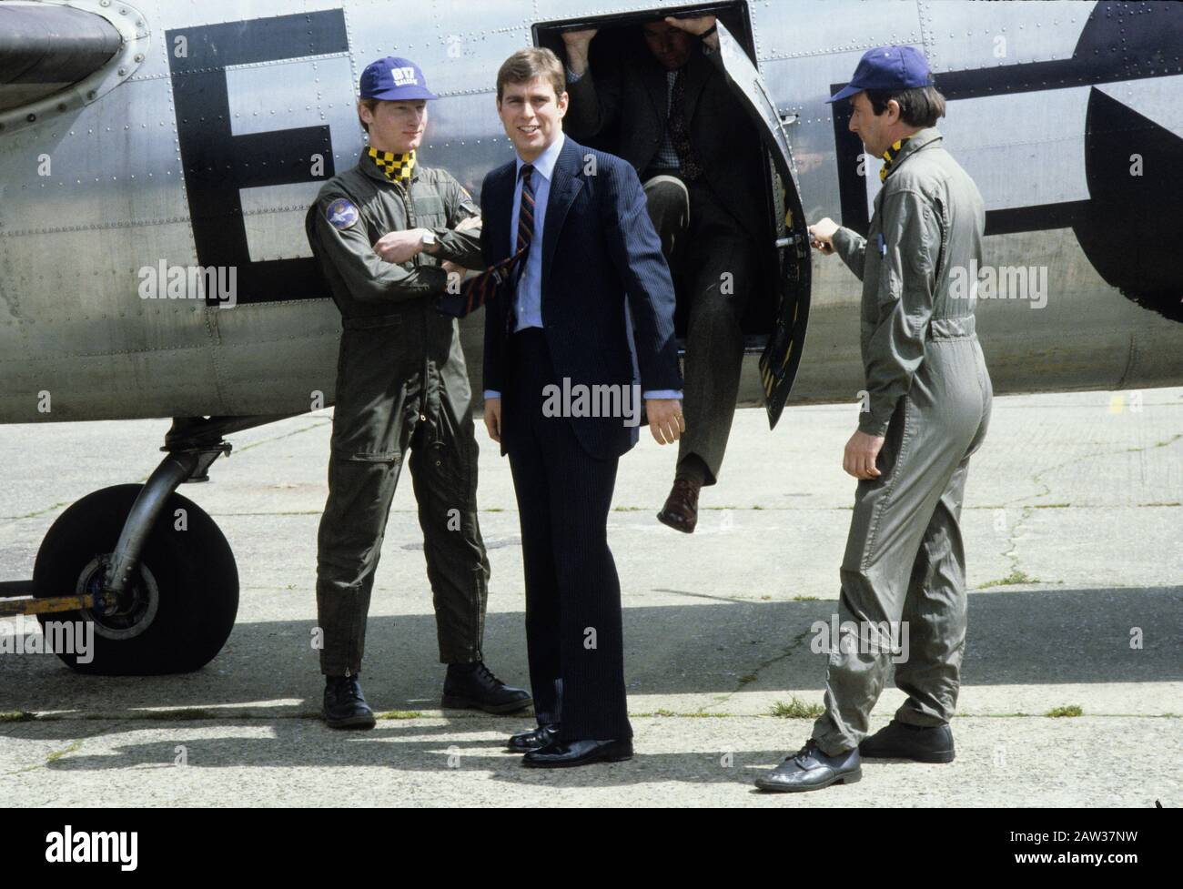 HRH Prince Andrew, Herzog von York verlässt eine USAF Flying Superfortress, Biggin Hill, England, Mai 1983 Stockfoto