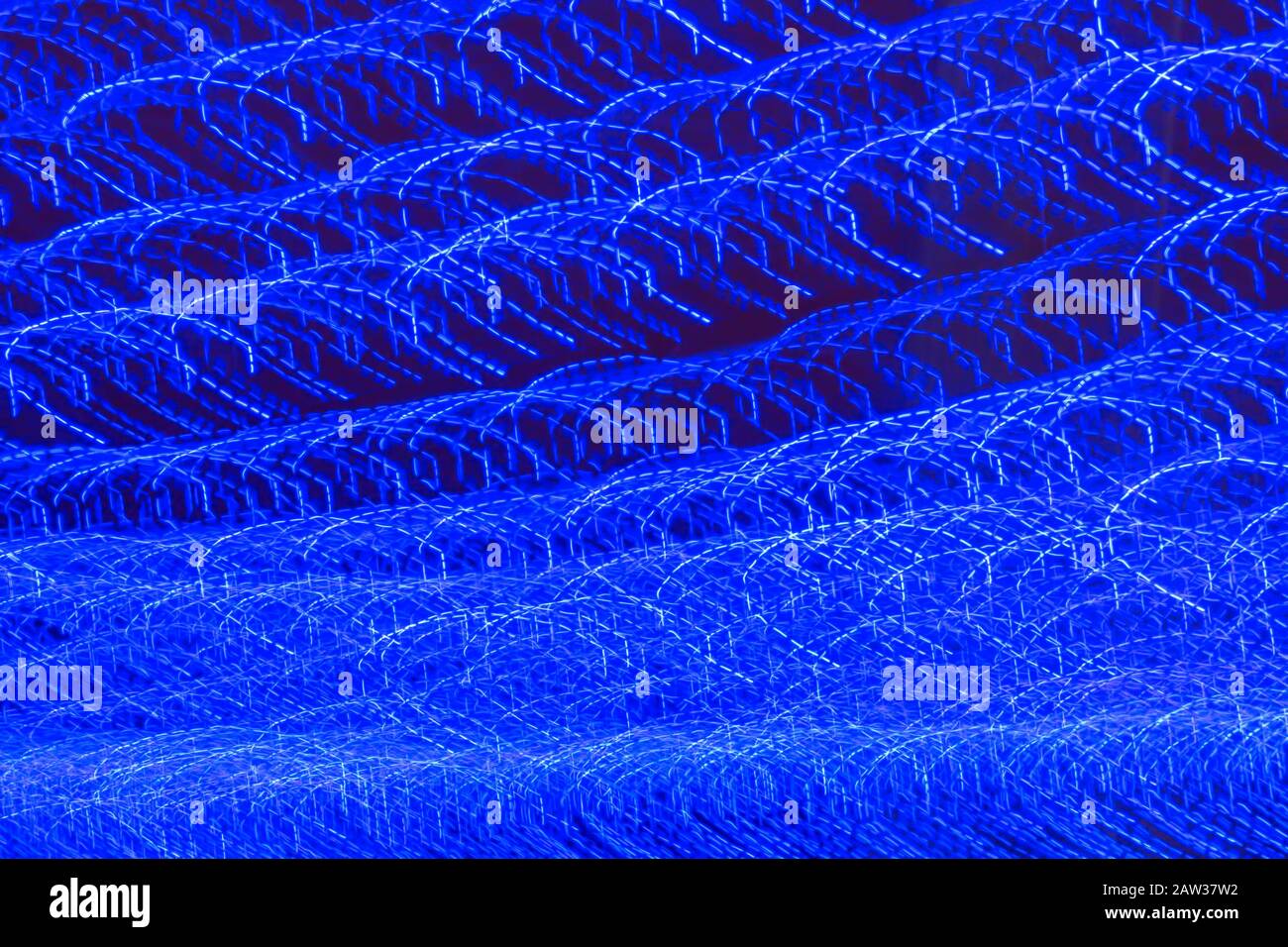 Abstrakter Hintergrund von blauen Glühbirnen, Unschärfe und weichem Fokus Stockfoto