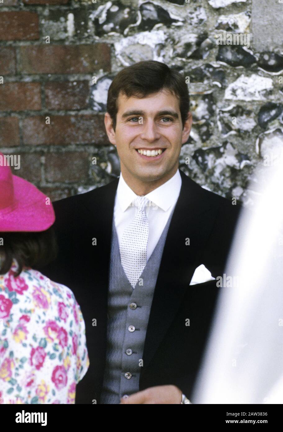 HRH Prinz Andrew Herzog von York nimmt an der Hochzeit von Carolyn Herbert, Highclere, Somerset, England, Juli 1985 Teil Stockfoto