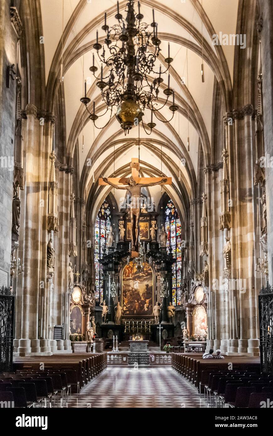Wien, Österreich, St. Stephen's Cathedral (Stephansdom)-15 August 2019: die wichtigsten Reiseziele der Touristen in Wien, Sehenswürdigkeiten. Ansicht innen. Stockfoto