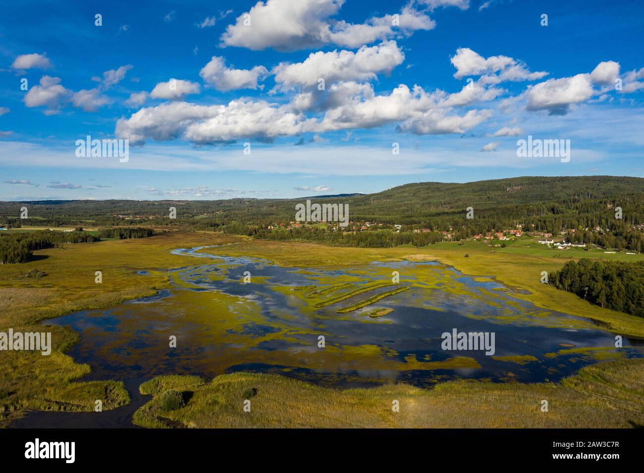 Fantastische farbenfrohe Herbstbilder aus Leksand in Mittelschweden. Natürliche Atmosphäre der echten Landschaft Nordeuropas Stockfoto