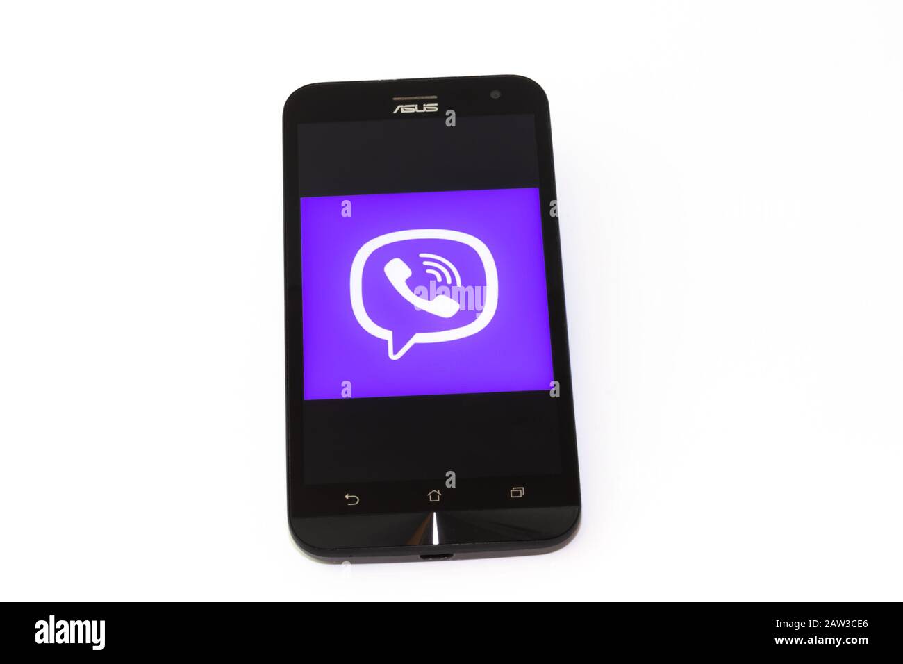 Kouvola, Finnland - 23. Januar 2020: Logo der Viber App auf dem Bildschirm des Smartphones Asus Stockfoto