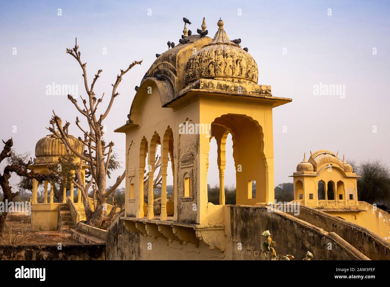 Indien, Rajasthan, Shekhawati, Mandawa, historische Jhalara vom Menschen angefertigte Reservoirstruktur am Stadtrand Stockfoto